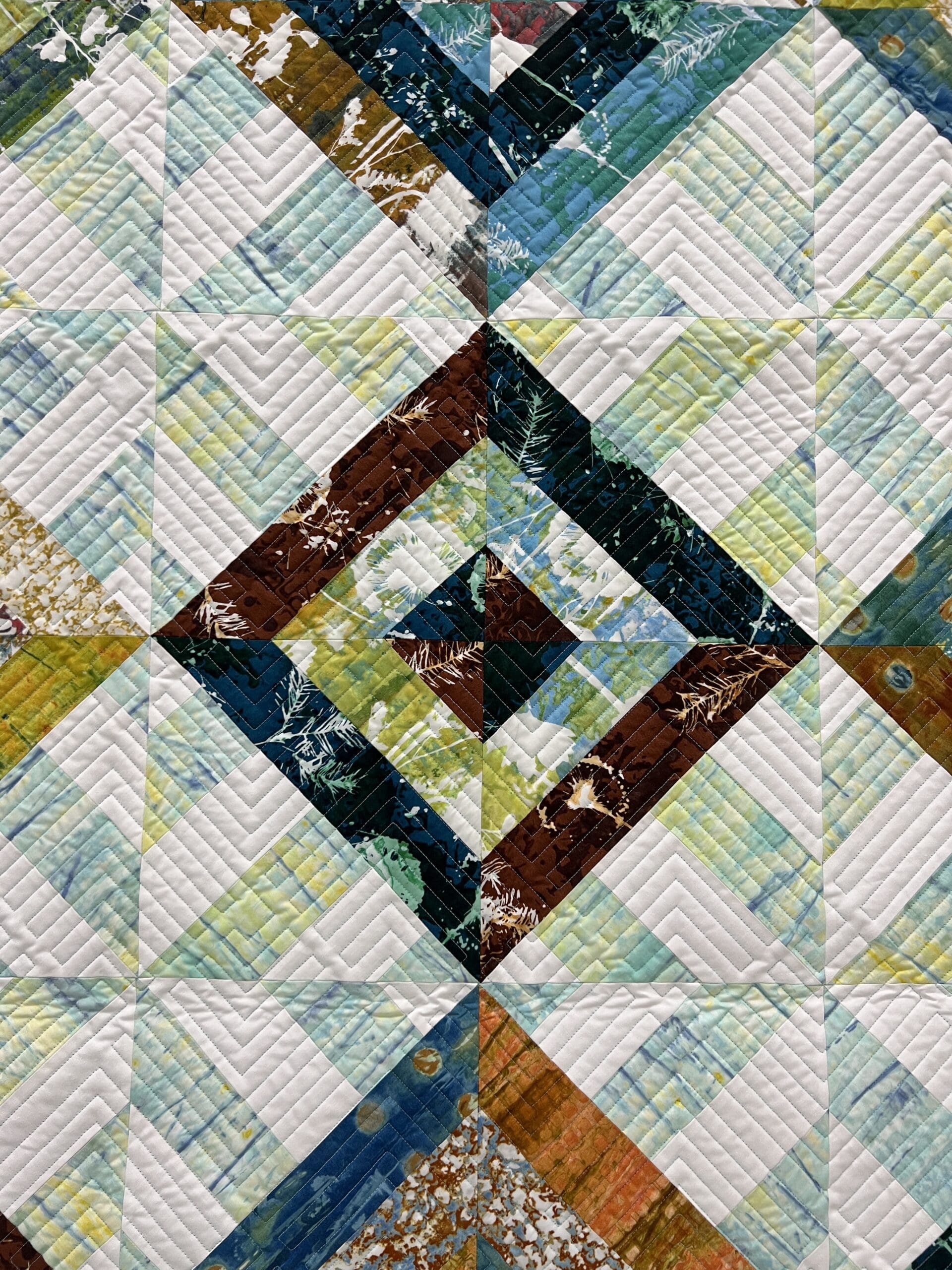 A close up of the quilt with different colors